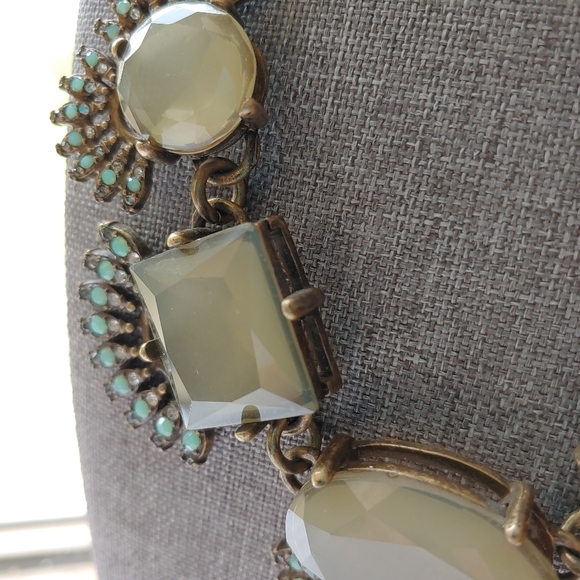 Mythology francescas green bib necklace - Picture 3 of 8